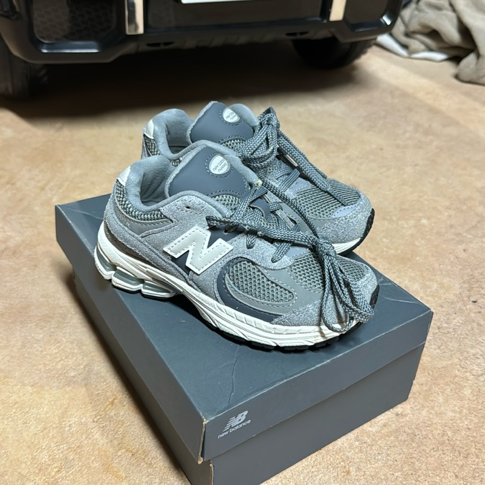 Kids New Balance 2002R